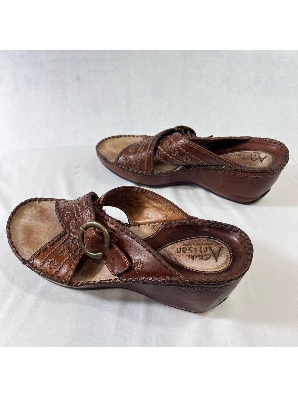 Clarks Artisan Brown Leather Wedge Sandals Sz 6 1/2 M Criss-Cross Straps Buckle - Picture 6 of 11